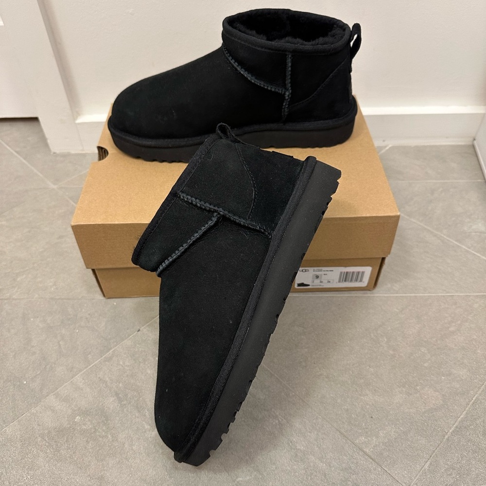 UGG Ultra Mini Boots BLACK 9 NIB